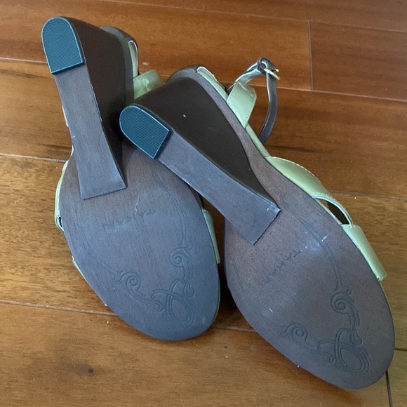 Tahari Gianna taupe and brown patent leather open toe wedge sandals - Picture 6 of 8